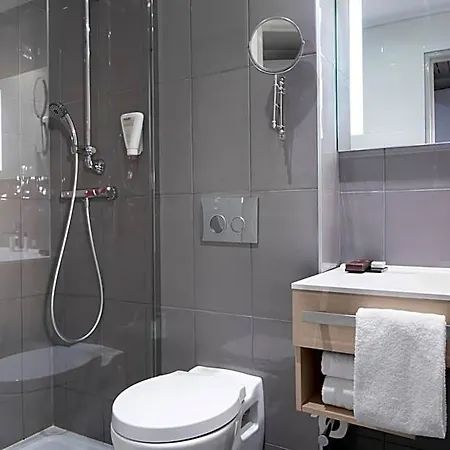 Bastille Hotel 3*