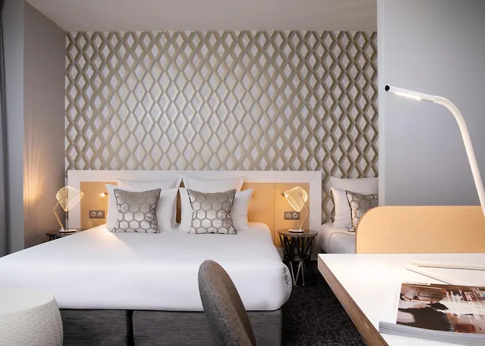 Bastille Hotell 3*