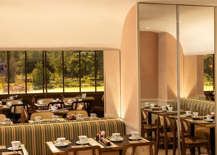 Bastille Hotell 3*